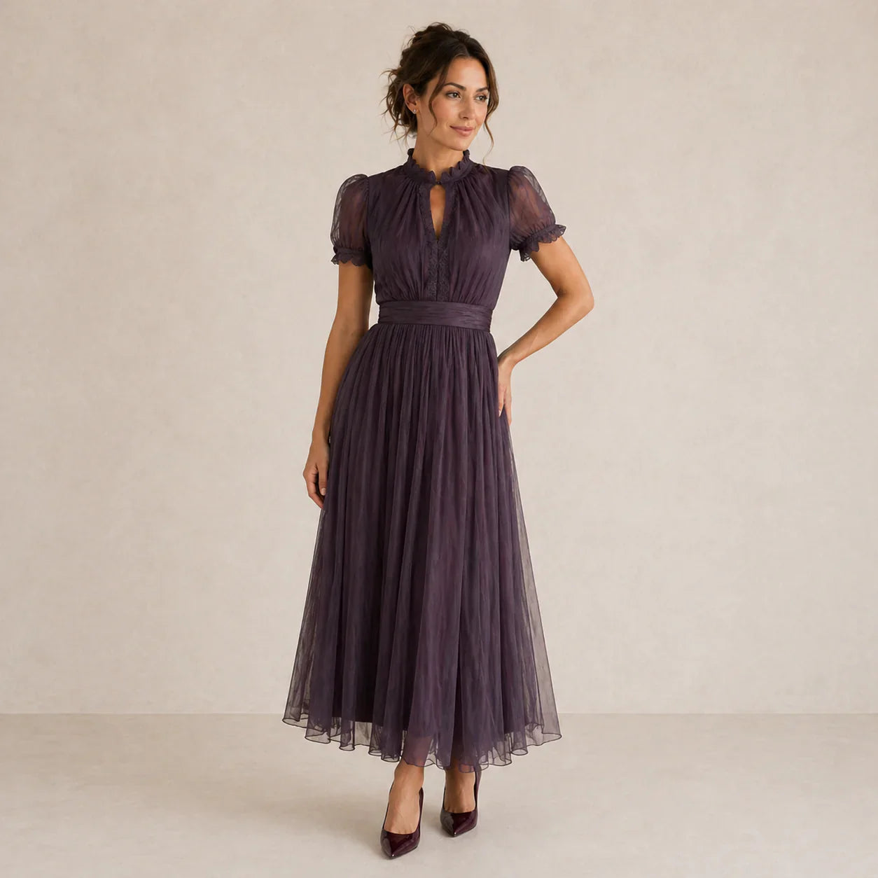 Flavie | Robe midi en tulle prune à col froncé et détails en dentelle