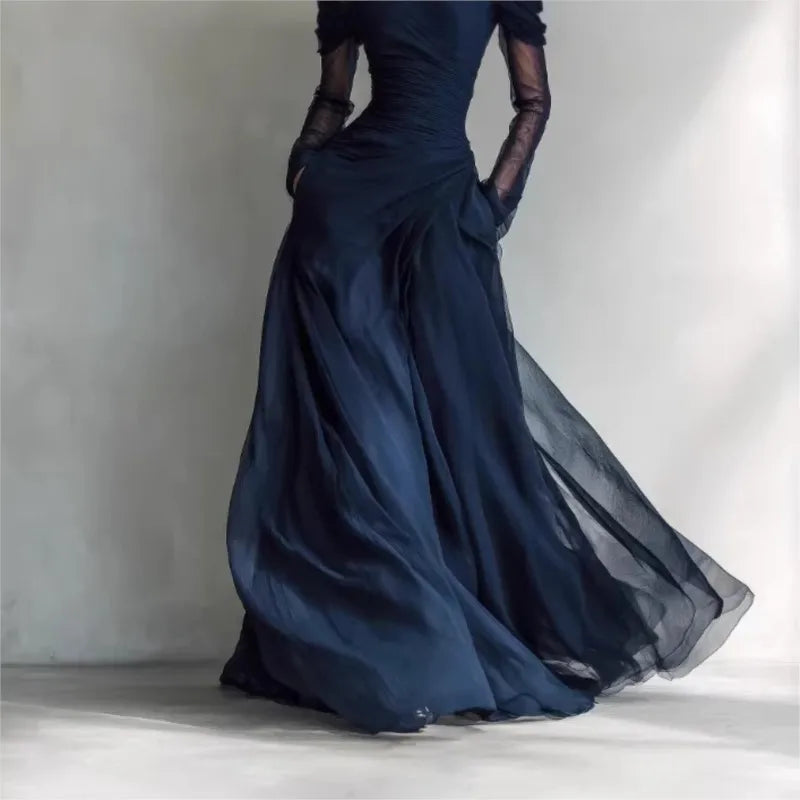 Éléonore | Robe longue en tulle bleu nuit à épaules dénudées
